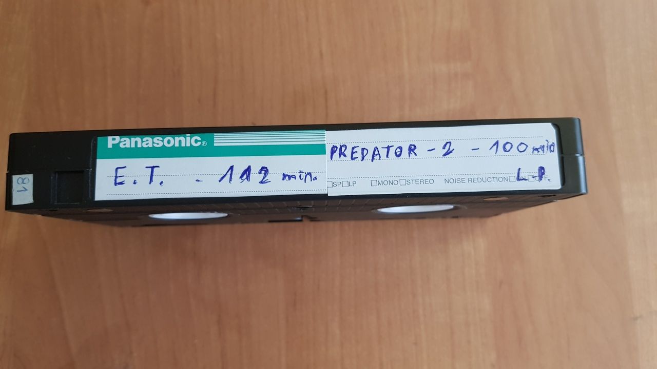 E.T. i Predator-2 Na kasecie  VHS Video