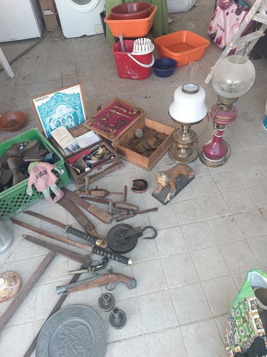 Lote de antiguidades fim de actividade