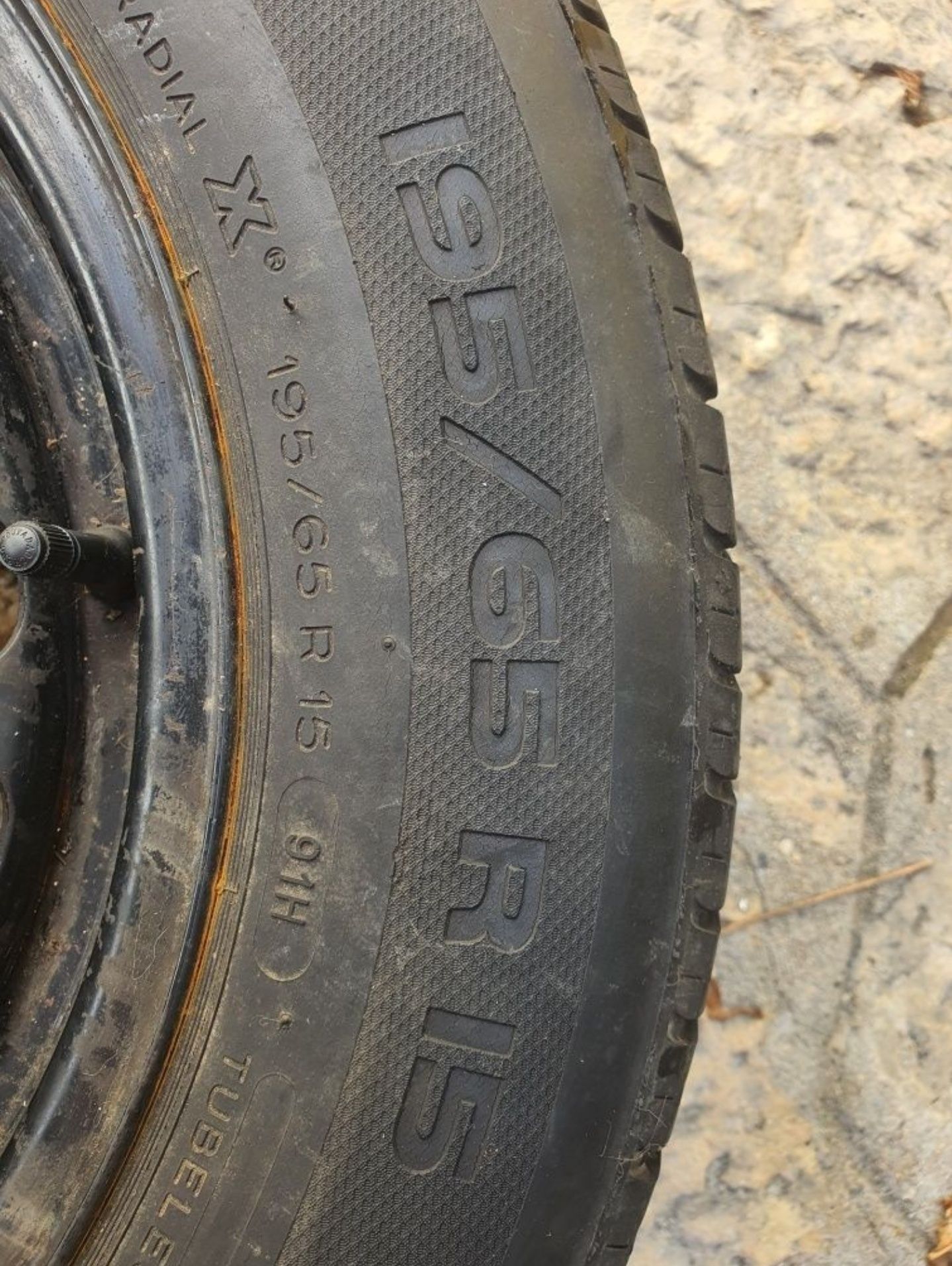 Pneu suplente - Michelin 195/65 r15 furação 5x112