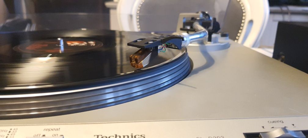 Gramofon Technics SL-D303