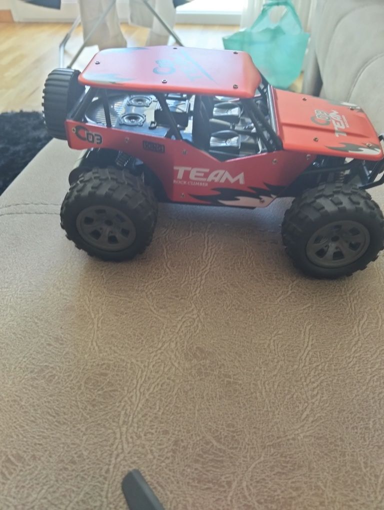 Carro telecomandado pouco usado