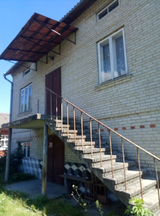 Продаж будинка біля Львова. За ціною 1 кім. квартири. Газ. Криниця..