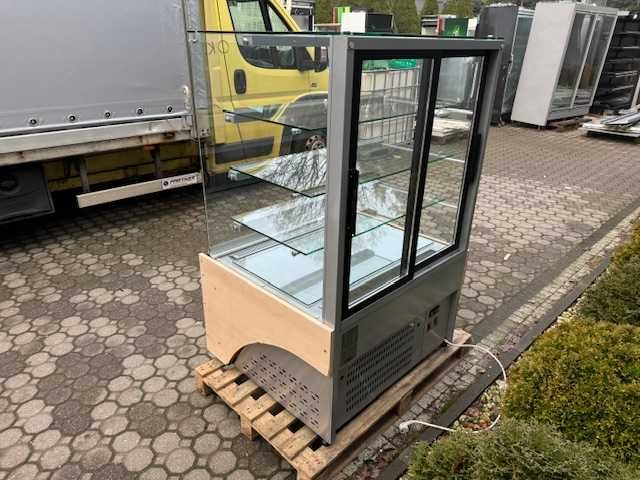 Lada witryna cukiernicza dł. 1 m. i inne urządzenia.
