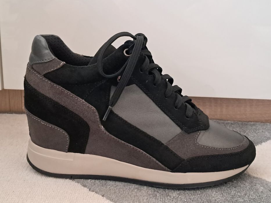 Buty Sneakersy damskie na koturnie Geox rozm. 38