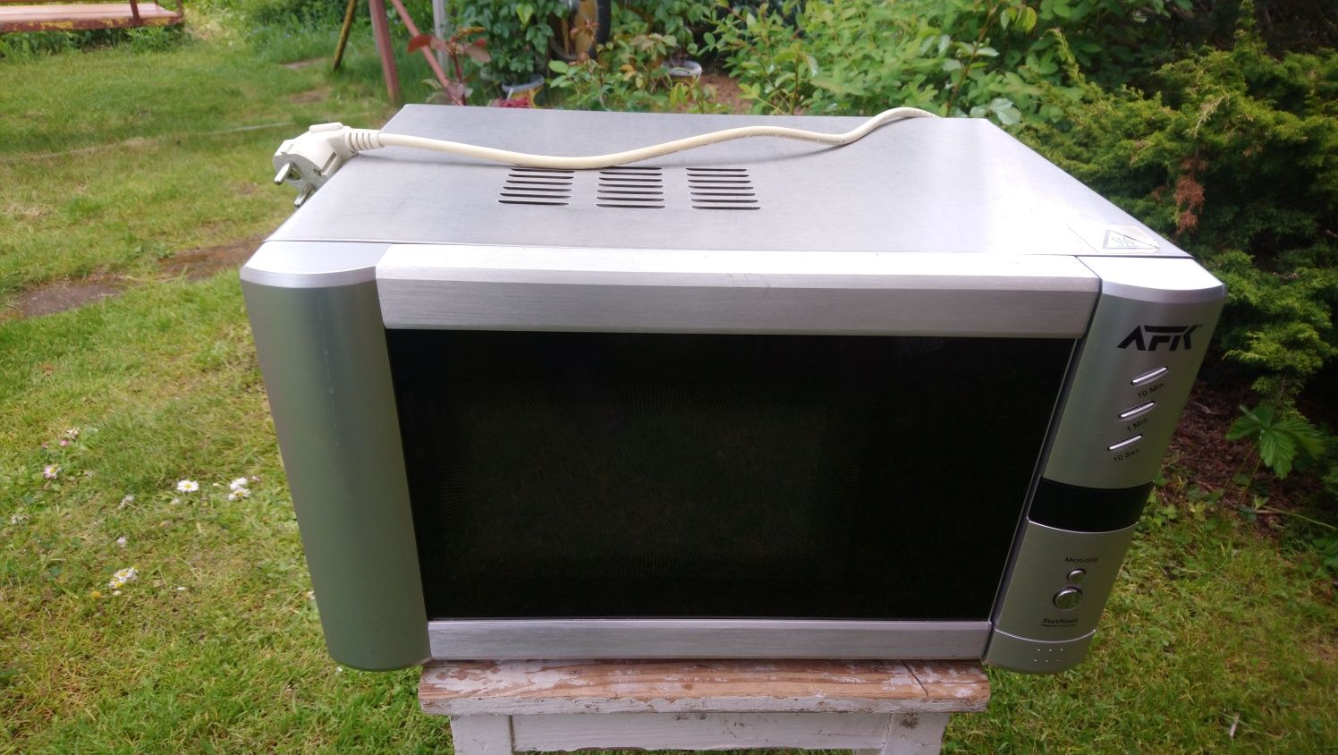 Kuchenka mikrofalowa MWDGE-20M firmy AFK.