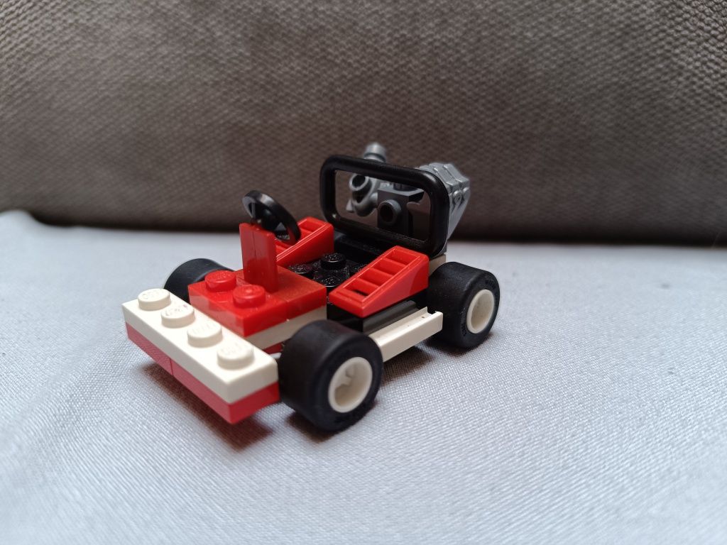 Zestaw klocków LEGO city 30314 wyścigowy gokart