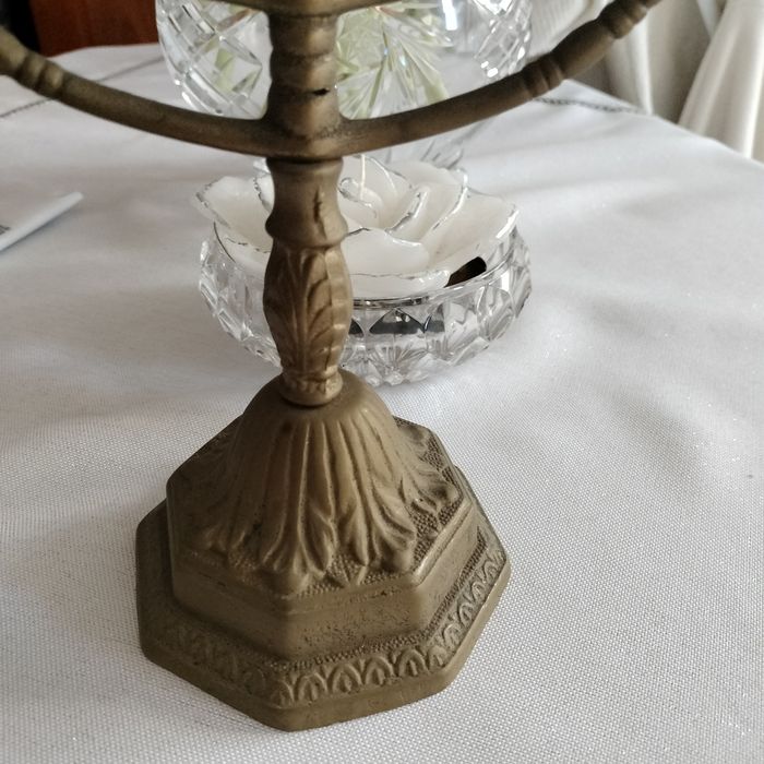 Mosiężny świecznik wys 23 cm.