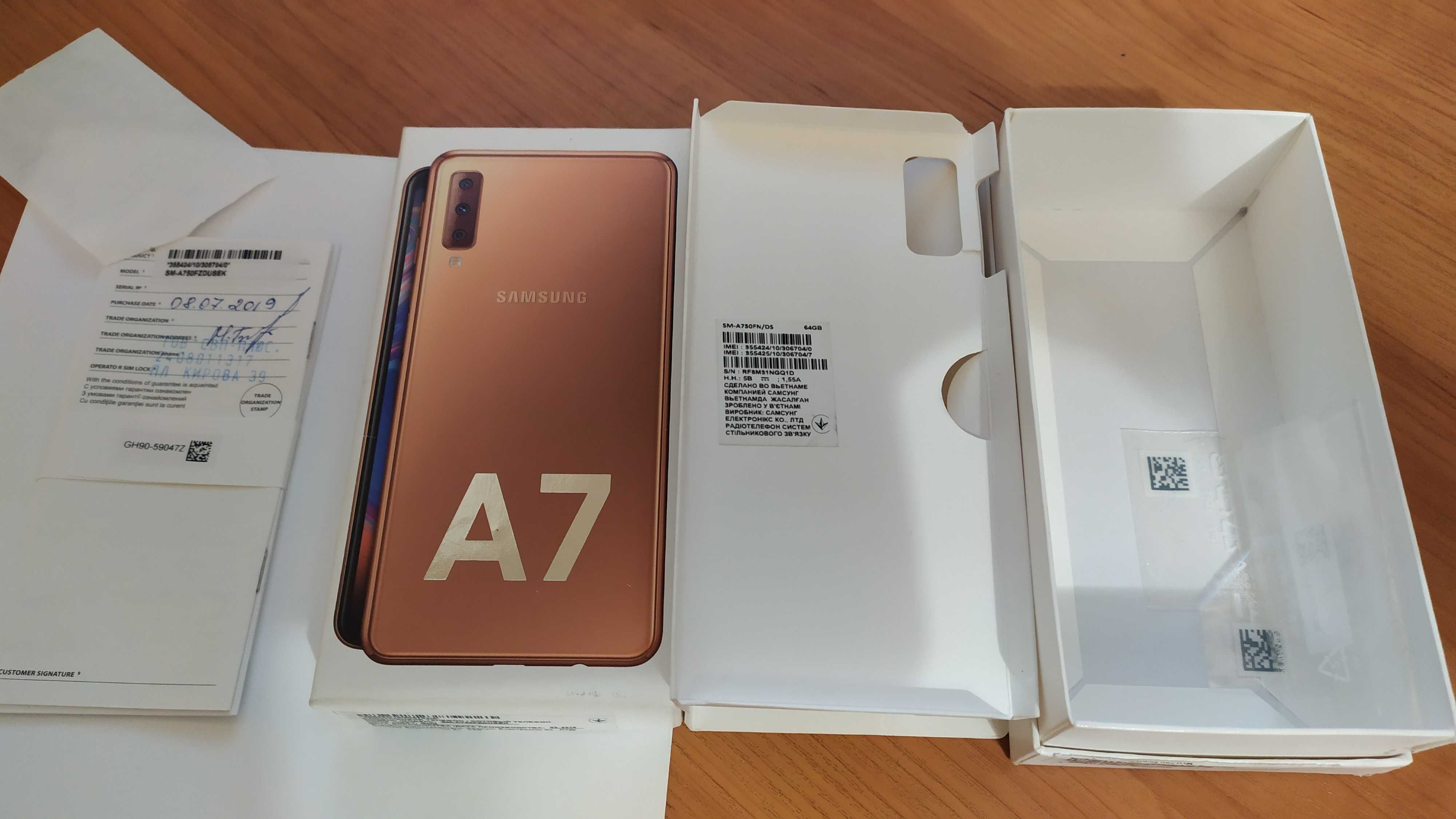 Телефон Samsung A750 (2018) 4/64Gb SM-A750 gold, чудовий стан.