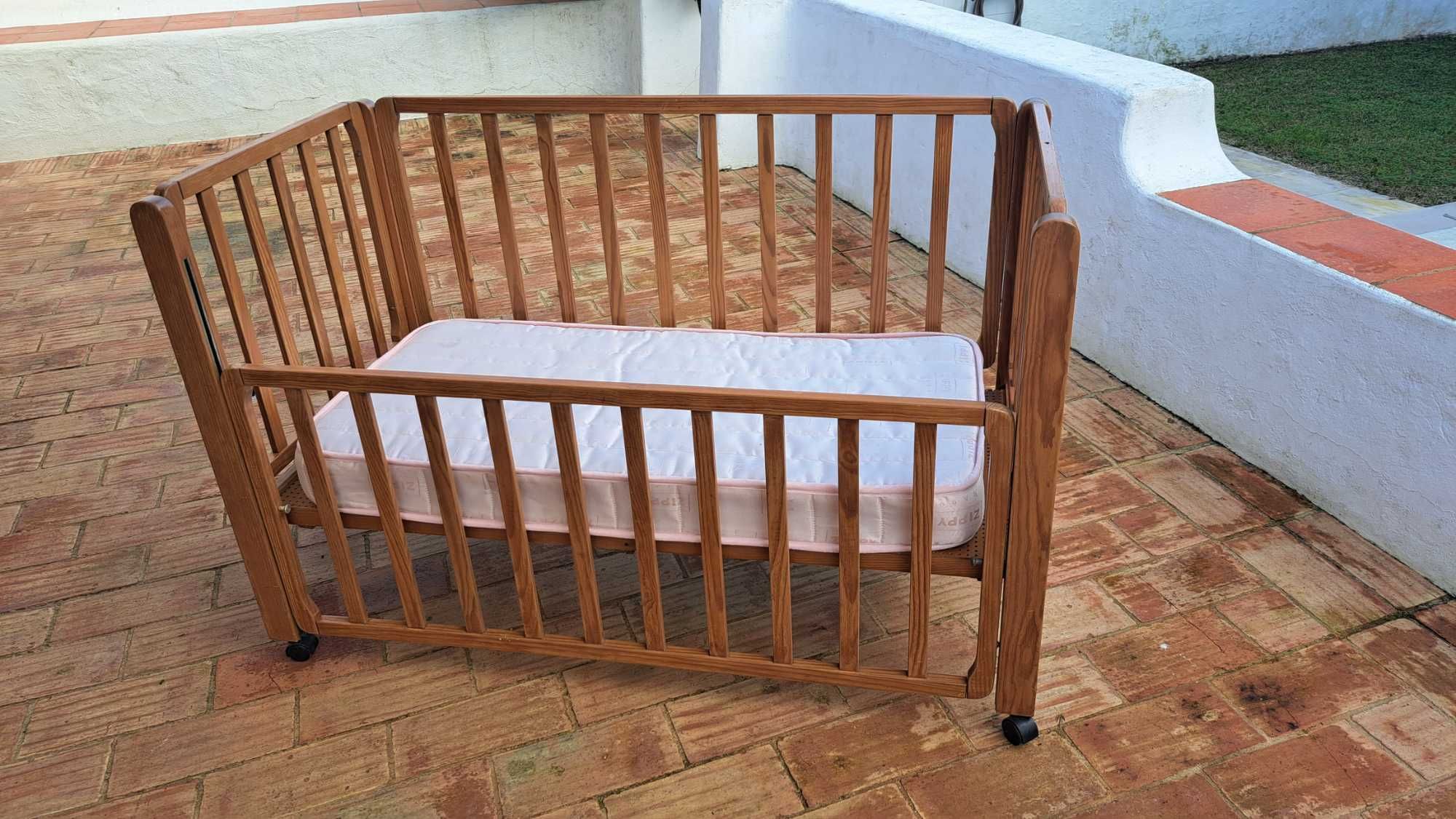 Cama de Bébé com colchâo