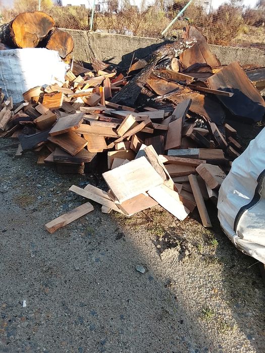 Vendo LENHA boa ao metro cúbico