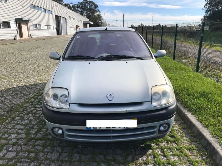 Renault Clio II 1.2 16V 5P 2001 - Para Peças