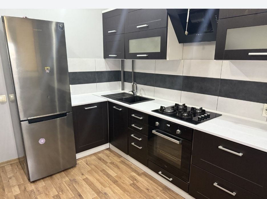 Продам квартиру в центрі міста