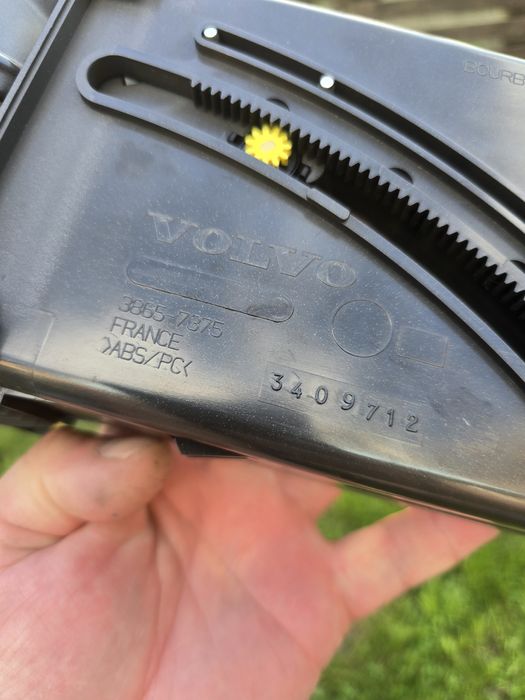 Uchwyt na kubek puszkę Volvo V70 XC70 S60 2000 - 04 PRZED LIFT