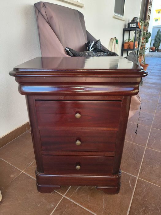 Mesa de cabeceira de qualidade