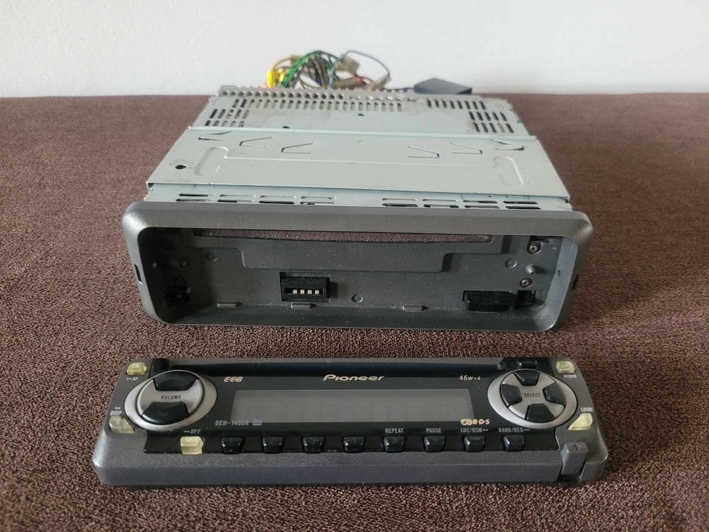 Radioodtwarzacz cd  Pioneer z przejsciówką ISO