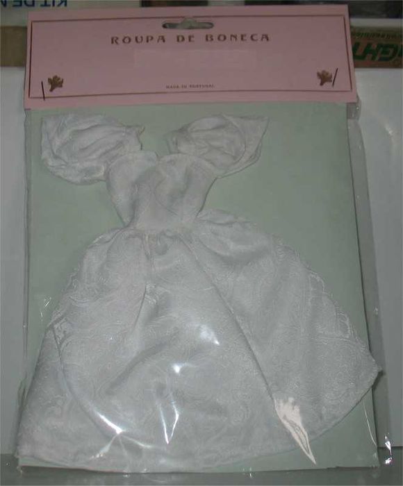 Vestido artesanal para bonecas Barbie (2)