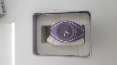 Vendo relógio em quartzo de silicone Serenity Reebok novo,sem garantia