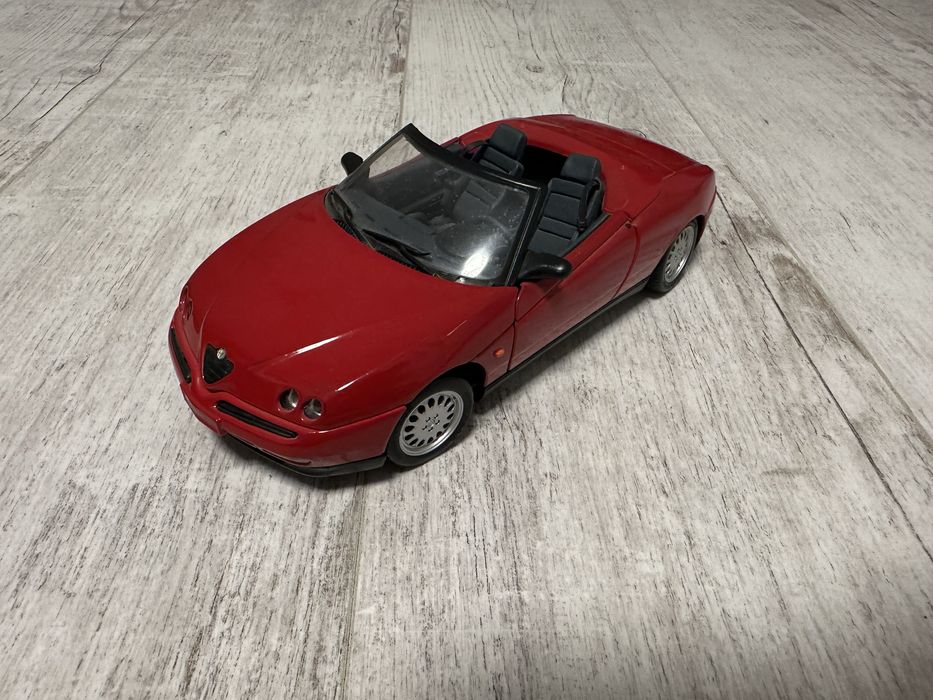 Alfa Romeo Spider 1/18 Maisto