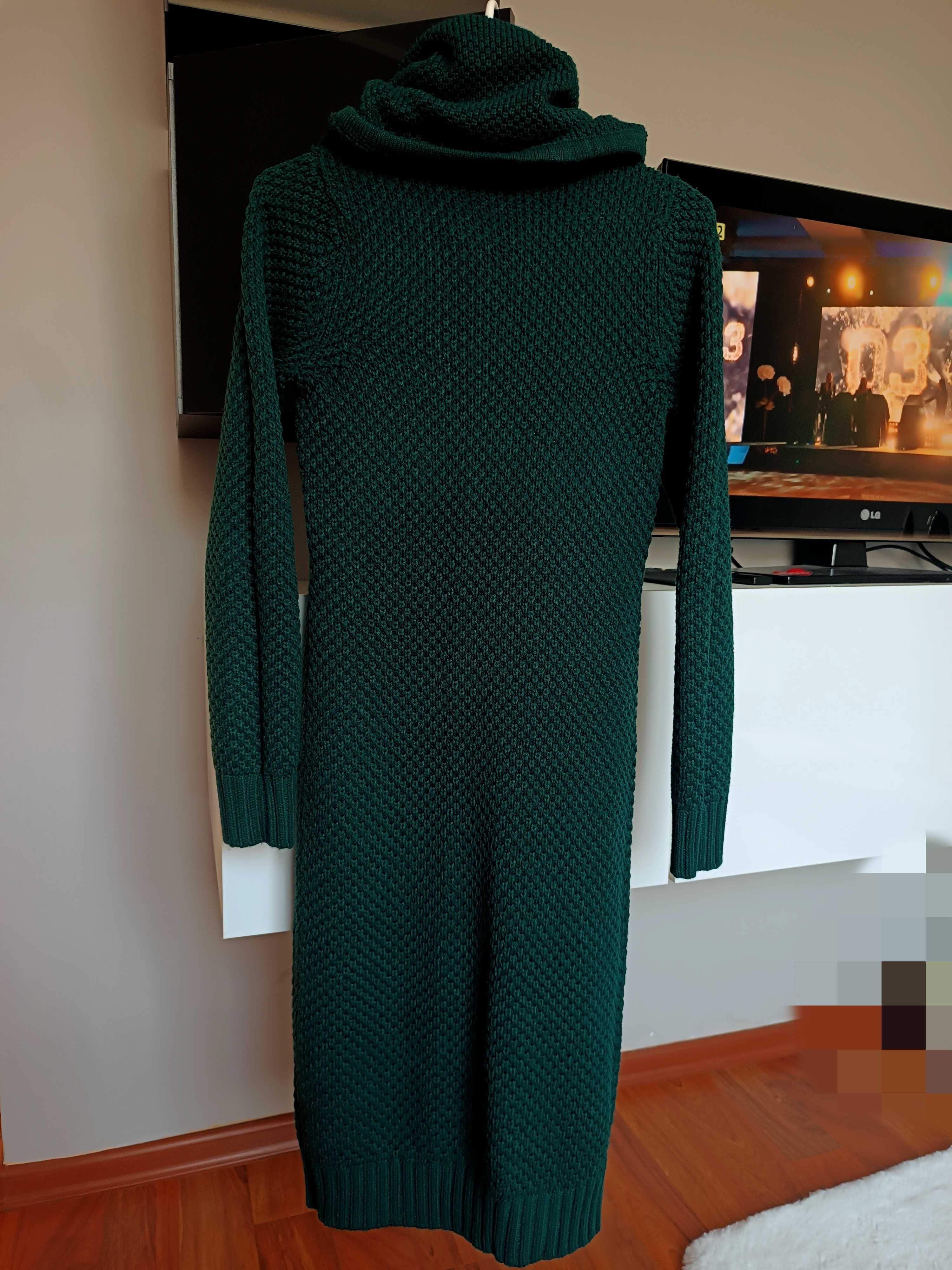 Sukienka swetrowa długa z wykładanym golfem zieleń butelka Bonprix