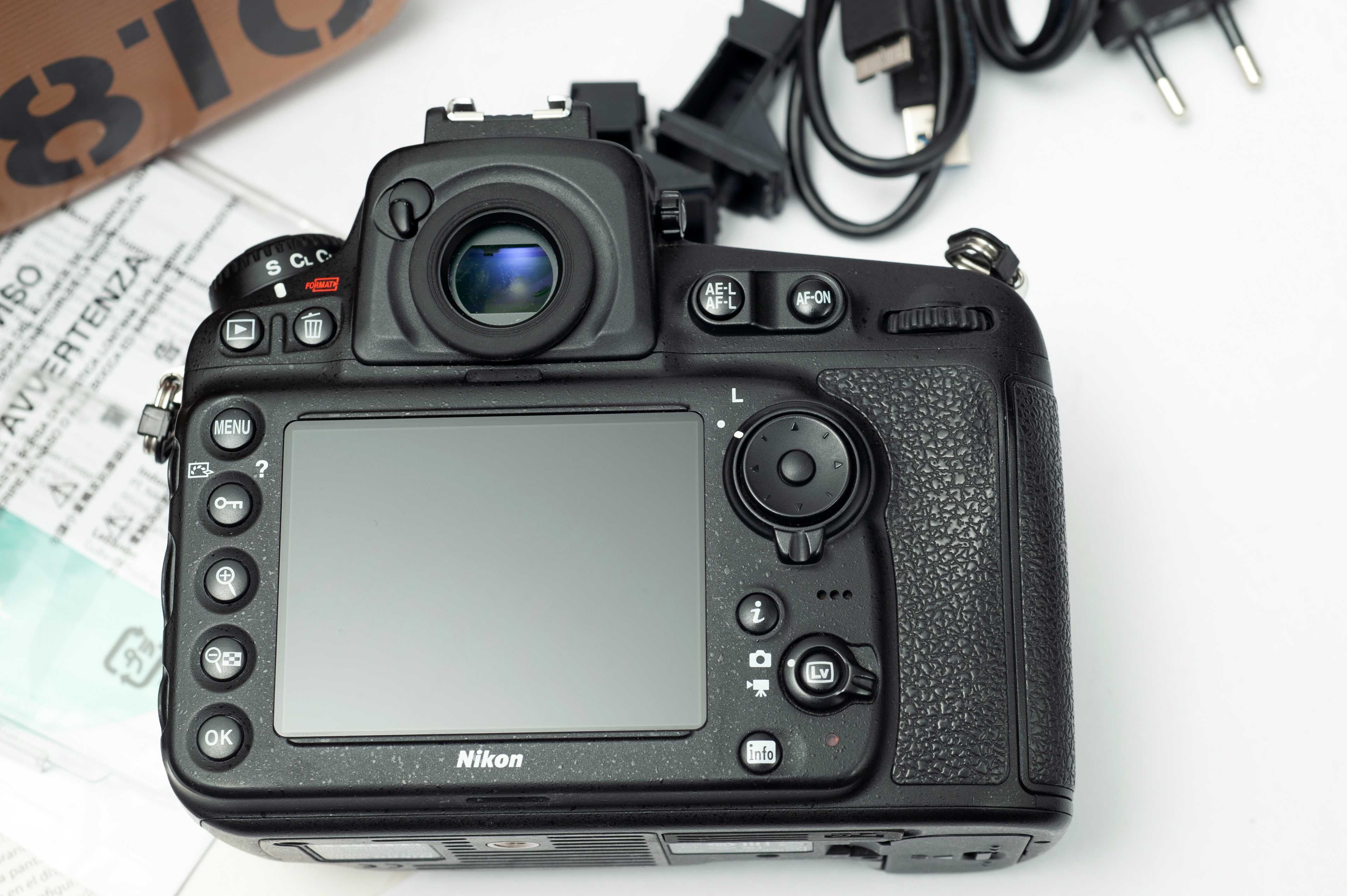 Nikon D810 (cerca de sete mil  disparos)