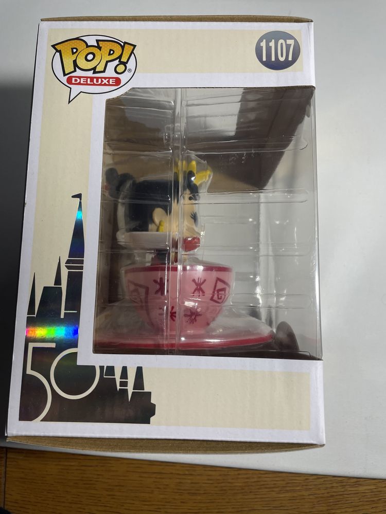 Queen of hearts at the mad tea party Funko pop alice in wonderland