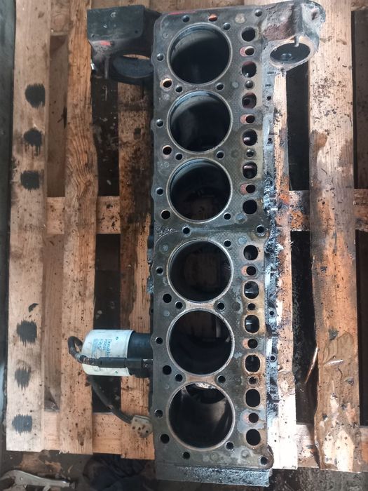 Case 1694 tłoki korbowody panewki David Brown