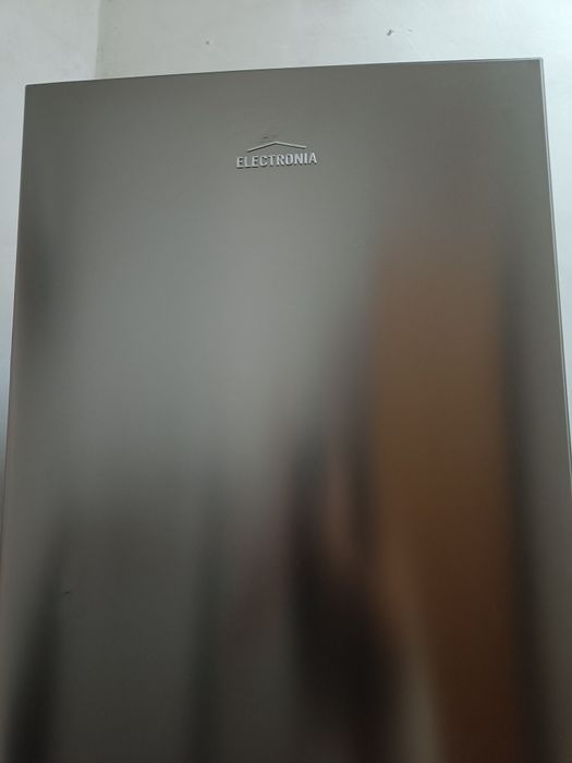 Frigorífico Electronia com dispensador de água