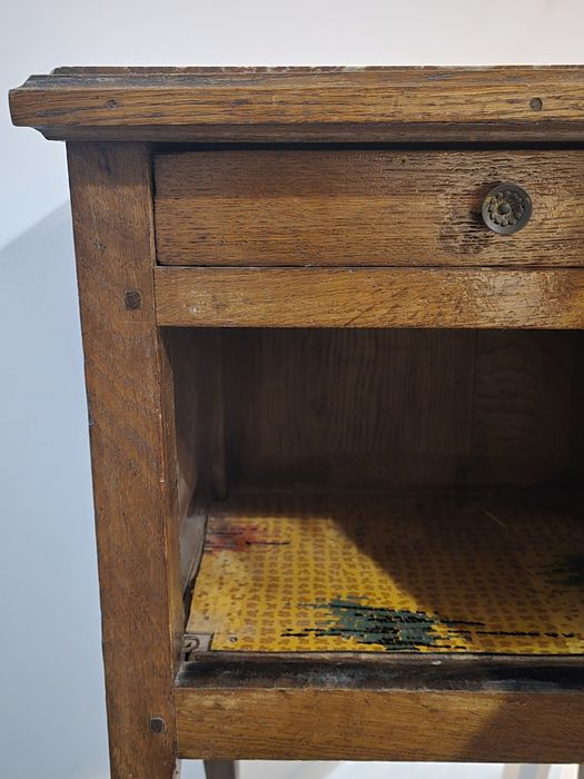 Stolik nocny drewniany,, nakastlik antyk, do renowacji