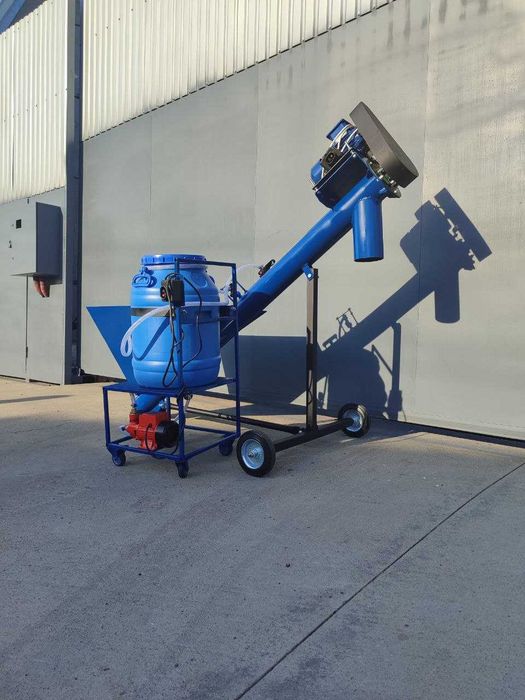 Шнековый погрузчик. Транспортер зерна. Винтовой конвейер. Шнек