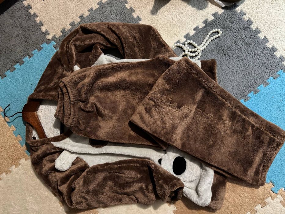 Тепла піжама коричнево-білого кольору з мішкою