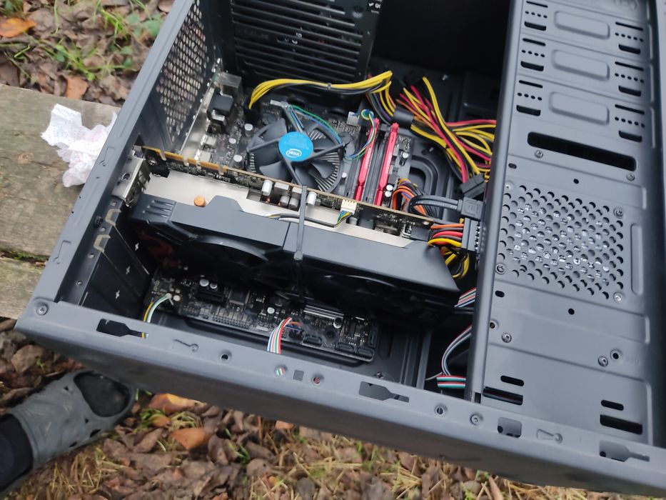 Топовый ПК i3 8100 gtx 1070 8gb ssd 256 16gb ddr4 тихий и холодный