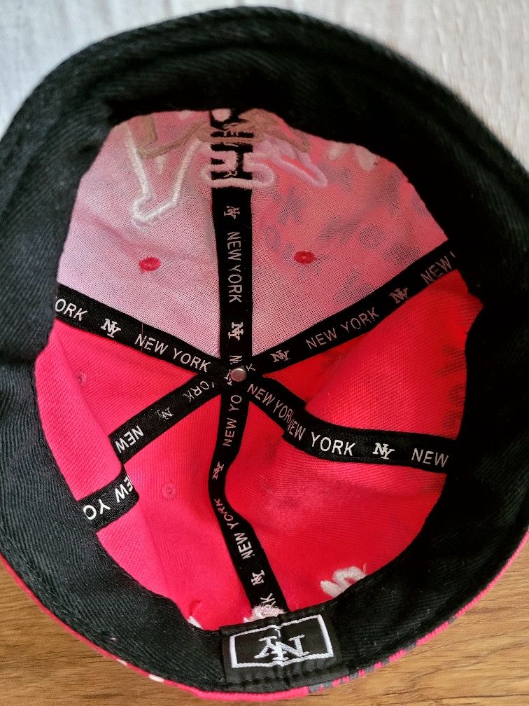 Czapeczka z daszkiem dla kobiety 56