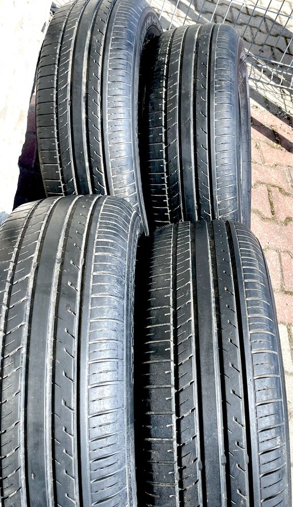 4 opony Zetex 215/70 R15, świetna trakcja. Nie naprawiane.