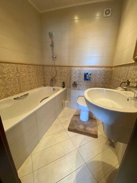 Продам двоповерхову квартиру з видом на р. Дніпро в центрі