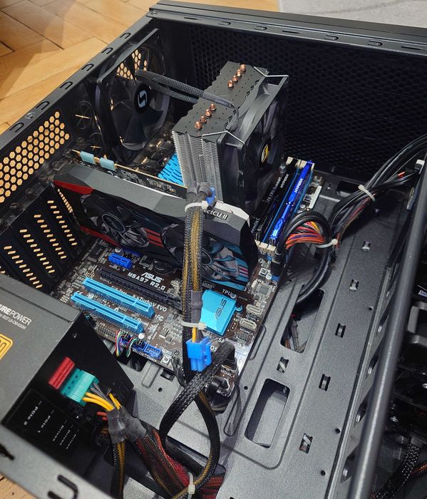 PC AMD FX-8350 / 16GB / GTX 760 / SSD 500GB + HDD 1TB / W10