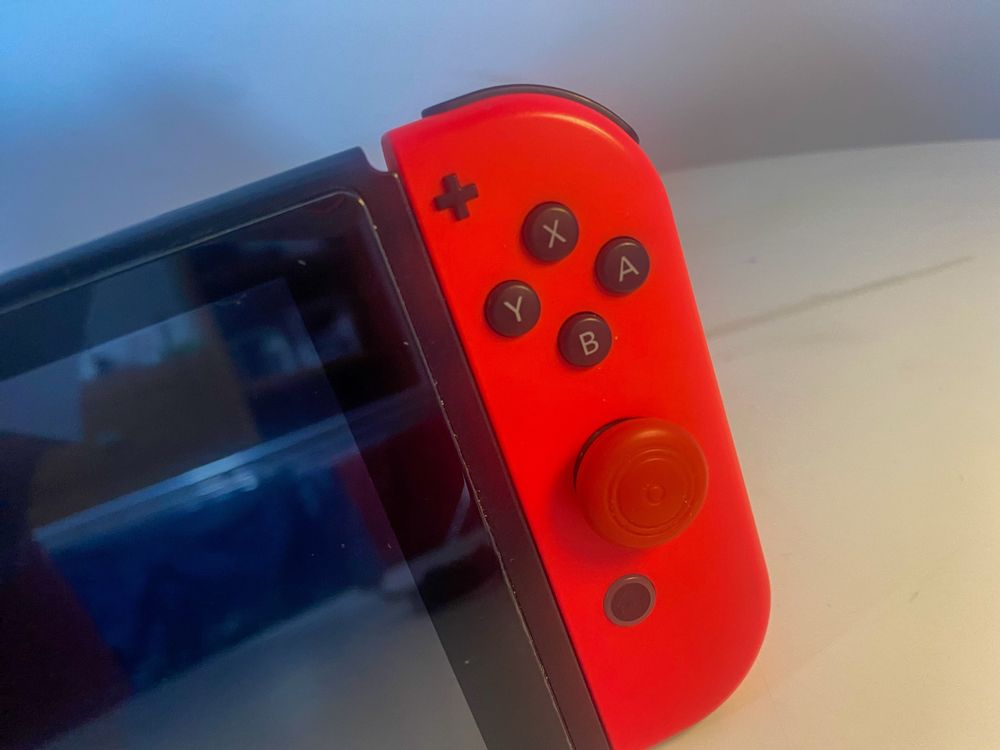 Aproveita leva 2 jogos !!! Nintendo Switch (como nova) + 2 comandos