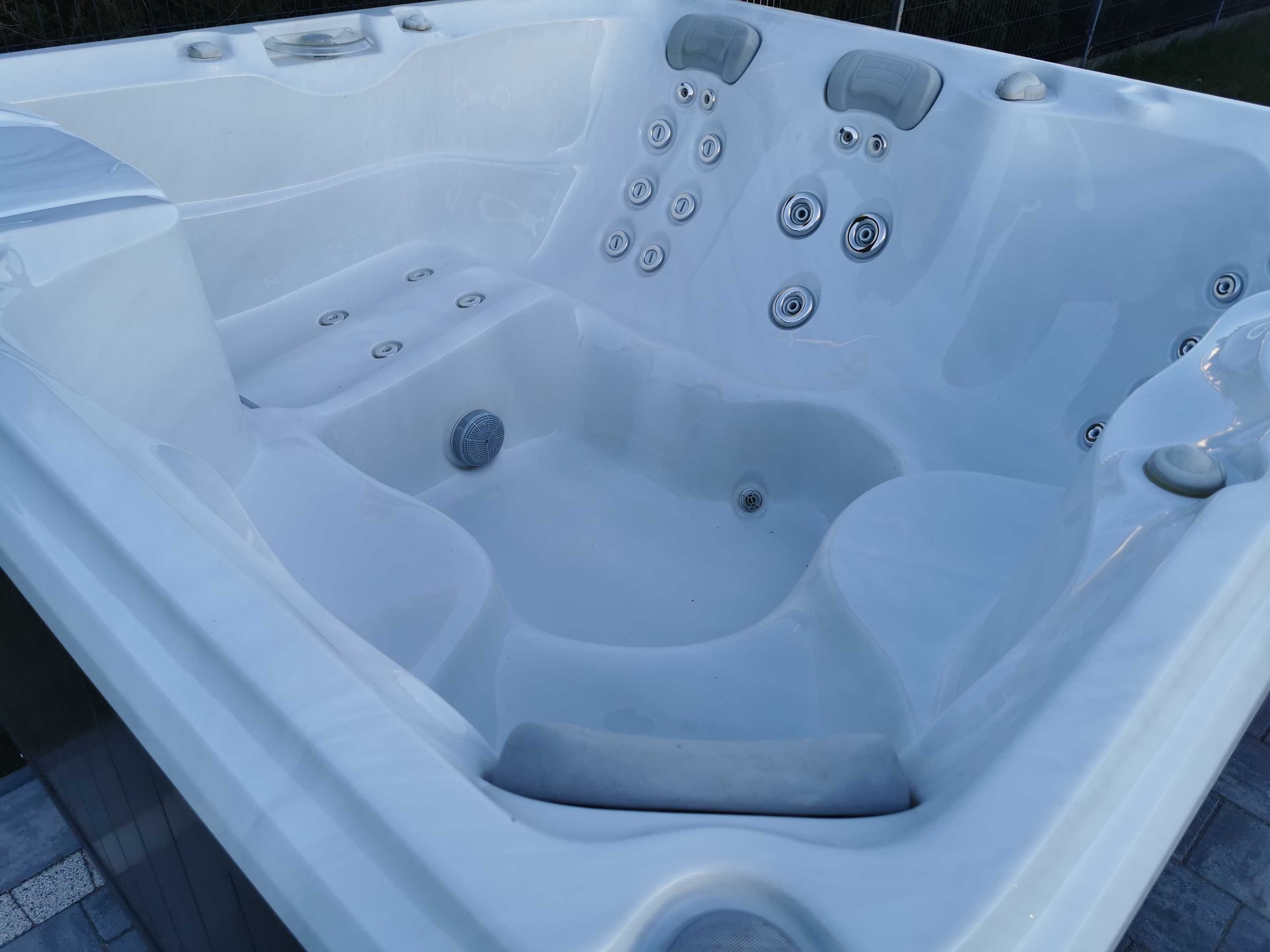 Jacuzzi Balia ogrodowa z masażem elektryczne Sundance Hamilton Balboa