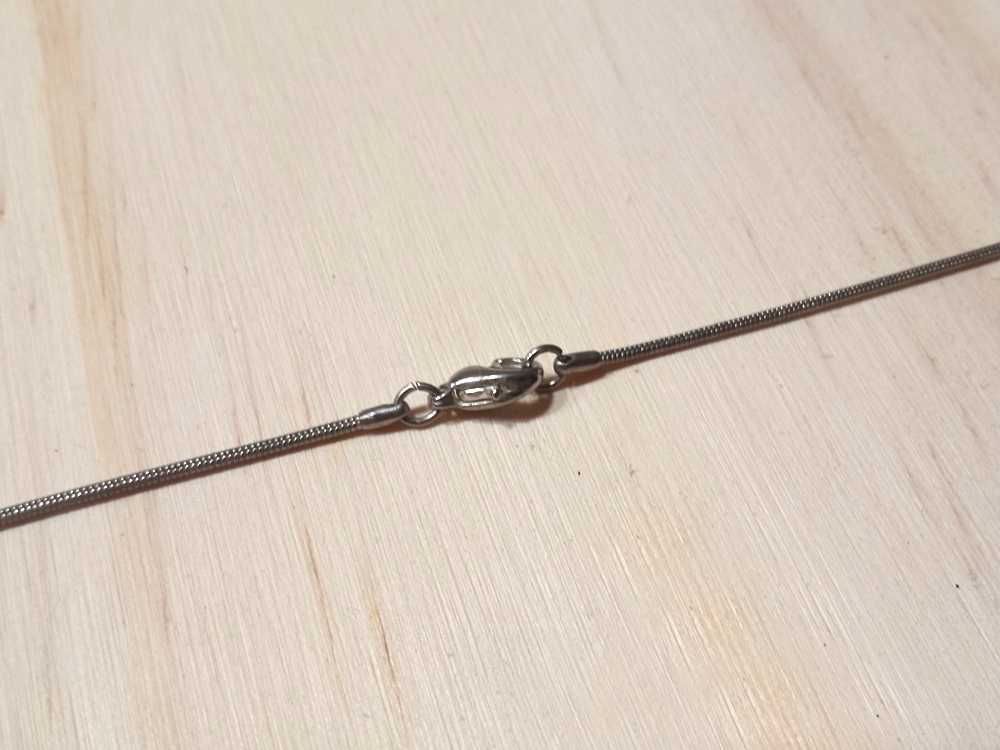 Colar Com Pendente De Metal - 40 cm