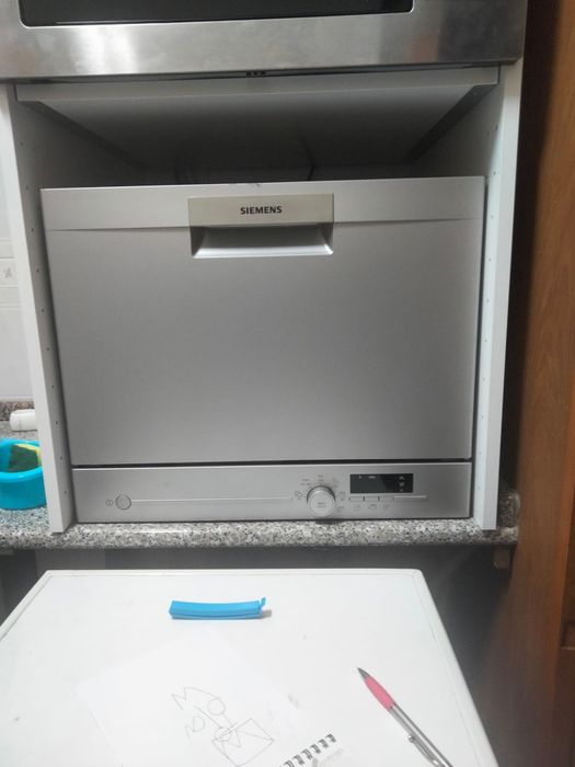 Máquina de lavar loiça compacta