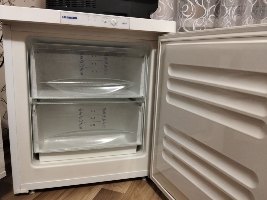 Морозильна камера Liebherr на дві полички