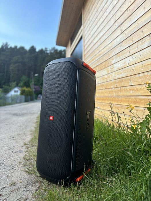 Wynajem głośnika JBL PARTYBOX 710 + światła, dym, mikrofony PAKIET