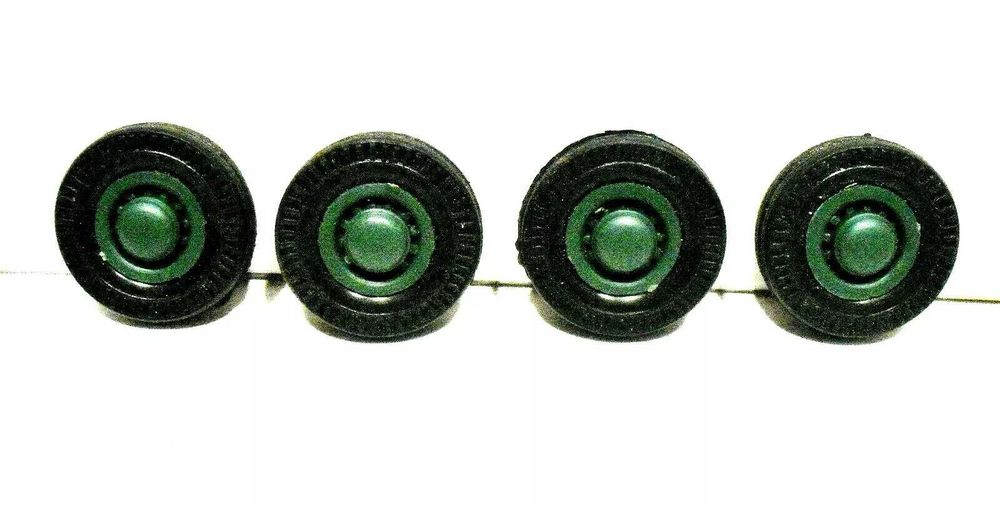 4 Rodas antigas do Jeep da JATO/PEPE para restauro