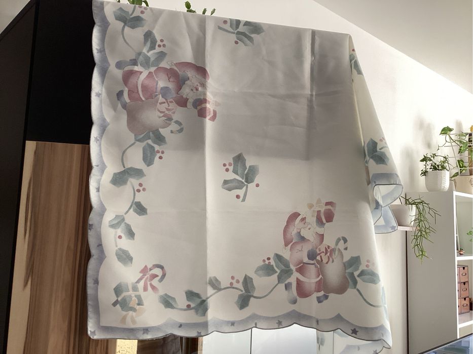 Swiateczny obrus/ serweta w mikolaje