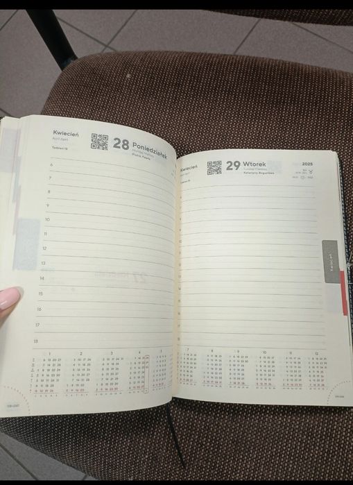 Kalendarz książkowy zeszytowy nowy 2025