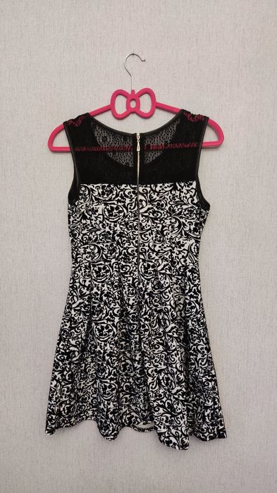 Sukienka z welurowym wzorem