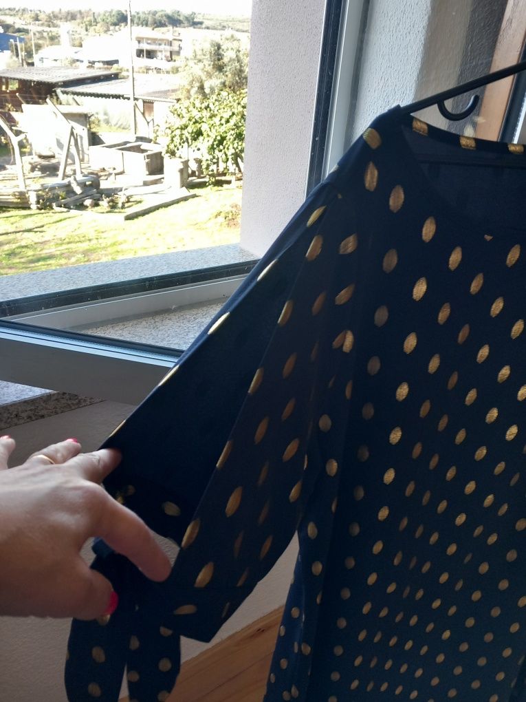 Varios vestidos como novos