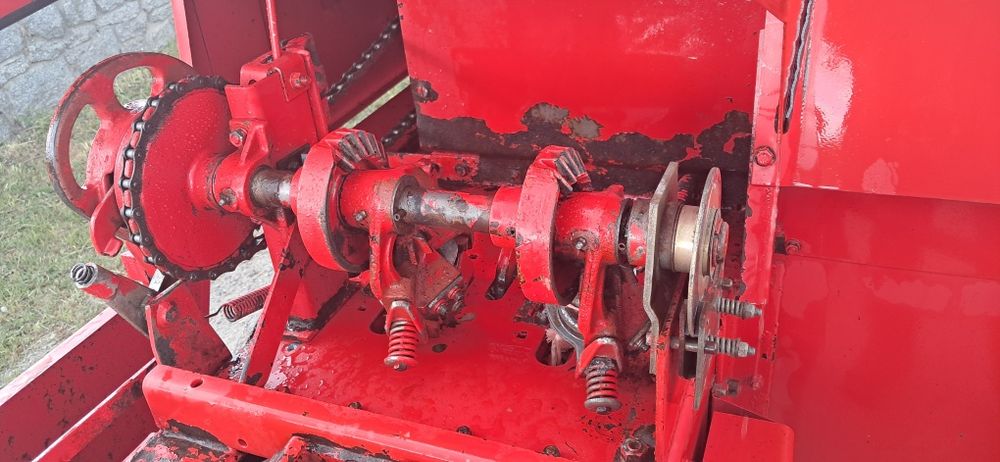 Продам прес Massey ferguson 120!