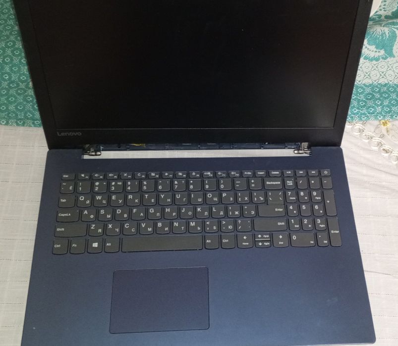 Продаю ноутбук Lenovo ideapad 330-15ikb з розбитим екраном