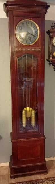 Stary mahoniowy zegar stojący