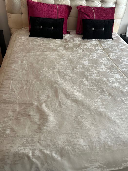 Edredon e 4 almofadas